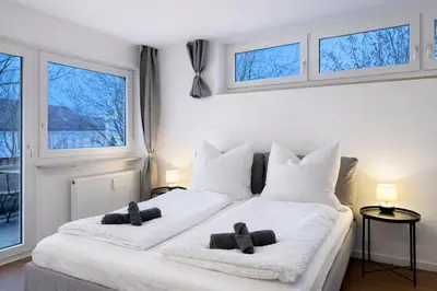 Ein Bett oder Betten in einem Zimmer der Unterkunft Stilvolles Studio für bis zu 6 Gäste - Balkon & Parkplatz