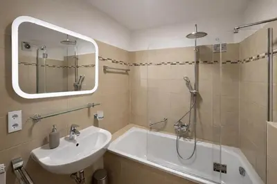 Ein Badezimmer in der Unterkunft Stilvolles Studio für bis zu 6 Gäste - Balkon & Parkplatz