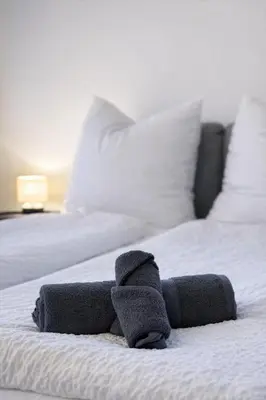 Ein Bett oder Betten in einem Zimmer der Unterkunft Stilvolles Studio für bis zu 6 Gäste - Balkon & Parkplatz
