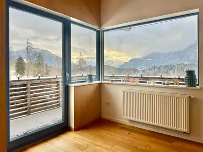 Ein allgemeiner Bergblick oder ein Berglick von des Ferienhauses aus