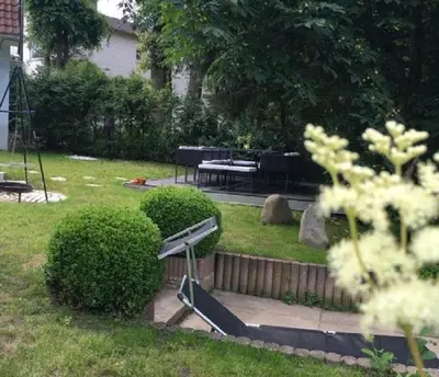 Ein Garten an der Unterkunft Ilmhaus