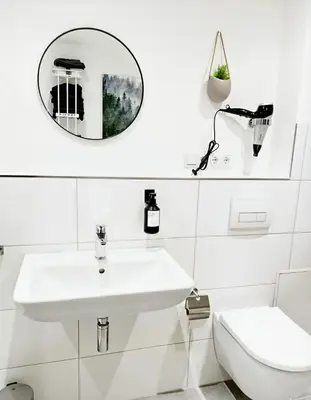 Ein Badezimmer in der Unterkunft 1,5-Zimmer, Top ausgestattet, 4 Pers, Souterrain, Self Check-in, Parkplatz, Netflix & Amazon Prime