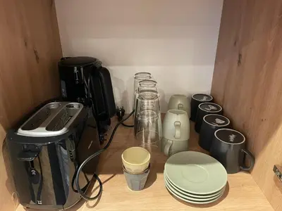 Kaffee-/Teezubehör in der Unterkunft 1,5-Zimmer, Top ausgestattet, 4 Pers, Souterrain, Self Check-in, Parkplatz, Netflix & Amazon Prime