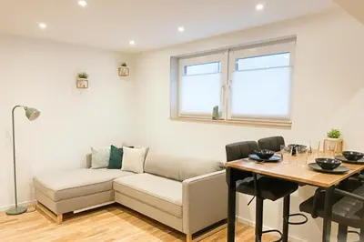 Ein Sitzbereich in der Unterkunft 1,5-Zimmer, Top ausgestattet, 4 Pers, Souterrain, Self Check-in, Parkplatz, Netflix & Amazon Prime