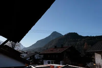 Ein allgemeiner Bergblick oder ein Berglick von der Ferienwohnung aus