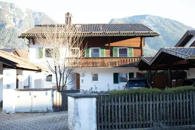 Ein allgemeiner Bergblick oder ein Berglick von der Ferienwohnung aus