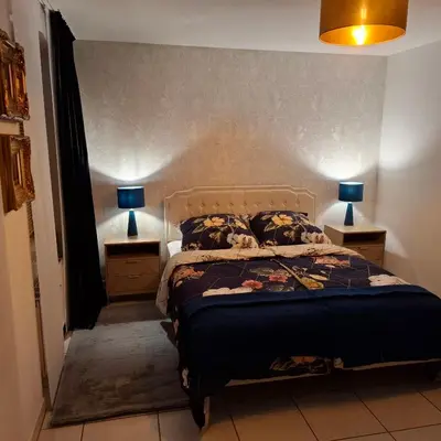 Ein Bett oder Betten in einem Zimmer der Unterkunft Apartroom München-Ost Berg-am-Laim