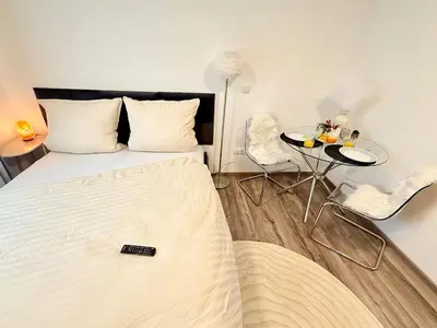 Ein Bett oder Betten in einem Zimmer der Unterkunft Zentrumsnahe Wohnung - Tram, Amazon Prime und Self Check in