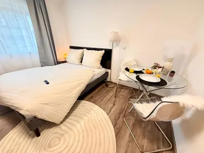 Ein Bett oder Betten in einem Zimmer der Unterkunft Zentrumsnahe Wohnung - Tram, Amazon Prime und Self Check in