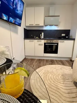 Küche/Küchenzeile in der Unterkunft Zentrumsnahe Wohnung - Tram, Amazon Prime und Self Check in