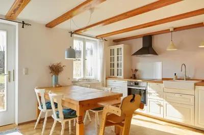 Küche/Küchenzeile in der Unterkunft Luis Bader Haus - Fewo mit Garten und Berg-, Seenähe