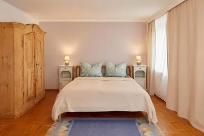 Ein Bett oder Betten in einem Zimmer der Unterkunft Luis Bader Haus - Fewo mit Garten und Berg-, Seenähe