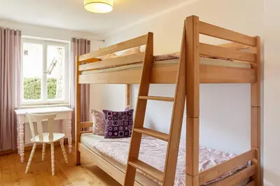 Ein Bett oder Betten in einem Zimmer der Unterkunft Luis Bader Haus - Fewo mit Garten und Berg-, Seenähe