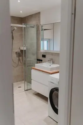 Ein Badezimmer in der Unterkunft Feel-good house - roof terrace & parking included