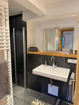 Ein Badezimmer in der Unterkunft Ferienwohnung Tegernsee - Rottach-Egern - 3 Zimmer Wohnung - Terrasse - Self Check In