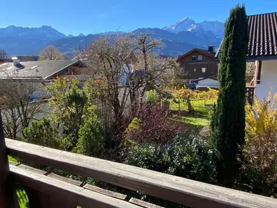 Ein allgemeiner Bergblick oder ein Berglick von der Ferienwohnung aus