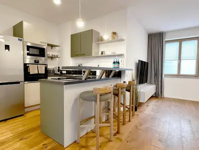 Küche/Küchenzeile in der Unterkunft TrulySpace - Modernes Apartment am Rathausplatz, Terrasse, Fahrstuhl