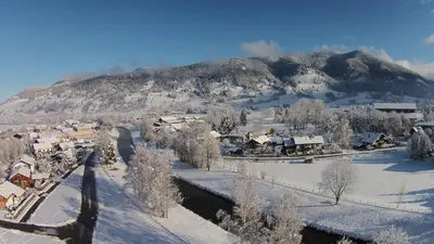 Ein allgemeiner Bergblick oder ein Berglick von der Ferienwohnung aus