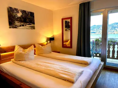Ein Bett oder Betten in einem Zimmer der Unterkunft Hotel Fischerstüberl am See