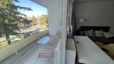 Ein Balkon oder eine Terrasse in der Unterkunft Modern Live and Work Convenient to Munich Messe