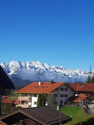 Ein allgemeiner Bergblick oder ein Berglick von der Ferienwohnung aus