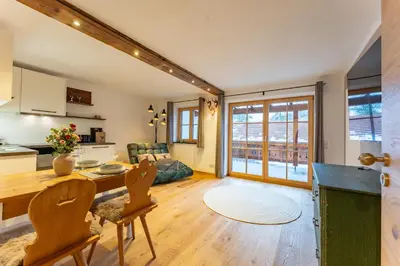 Küche/Küchenzeile in der Unterkunft Fischerhof Samerberg - Auszeit mit Bergblick & Balkon