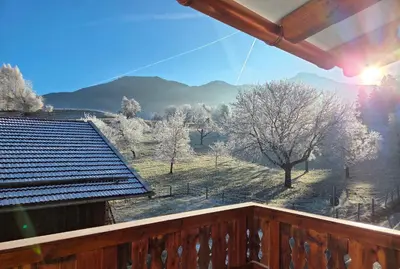 Ein allgemeiner Bergblick oder ein Berglick von der Ferienwohnung aus