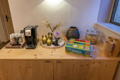 Kaffee-/Teezubehör in der Unterkunft MY STAY - Traumhafte Ferienwohnungen mit Bergblick und Sauna in Seenähe