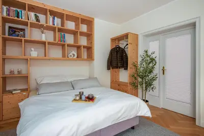 Ein Bett oder Betten in einem Zimmer der Unterkunft MY STAY - Traumhafte Ferienwohnungen mit Bergblick und Sauna in Seenähe