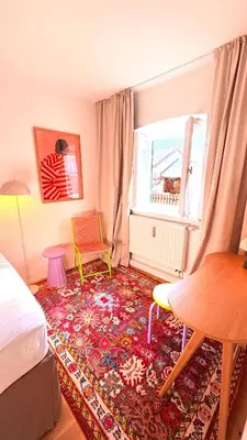 Ein Bett oder Betten in einem Zimmer der Unterkunft Zentrale Wohnung in Garmisch mit Zugspitzblick