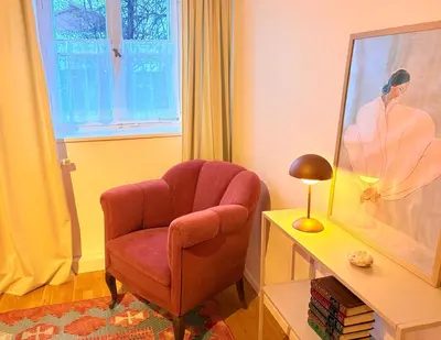Ein Sitzbereich in der Unterkunft Zentrale Wohnung in Garmisch mit Zugspitzblick