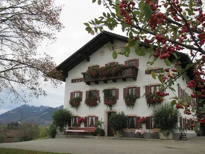 Das Gebäude in dem sich der Bauernhof befindet