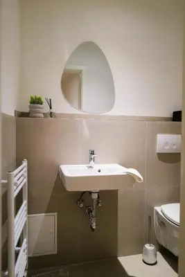 Ein Badezimmer in der Unterkunft Modern City Apartment Parking WiFi 6 Pax