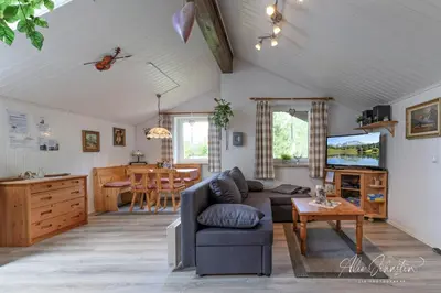 Ein Sitzbereich in der Unterkunft KARWENDELHERZEN Ferienwohnung Mittenwald