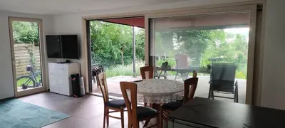 TV/Unterhaltungsangebot in der Unterkunft Ferienhaus Ammersee Traum von Bett und Terrasse