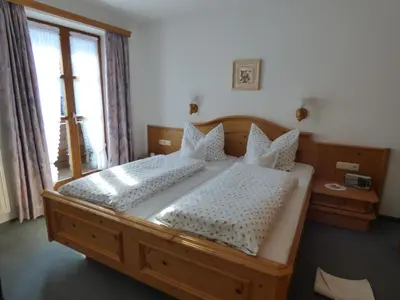 Ein Bett oder Betten in einem Zimmer der Unterkunft Gästehaus Sailer