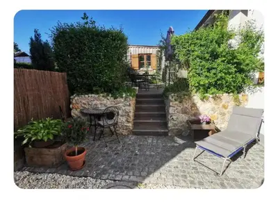 Ein Garten an der Unterkunft Schöne helle 45 qm, 2-Zi Whg voll ausgestattet in Waal - Ostallgäu
