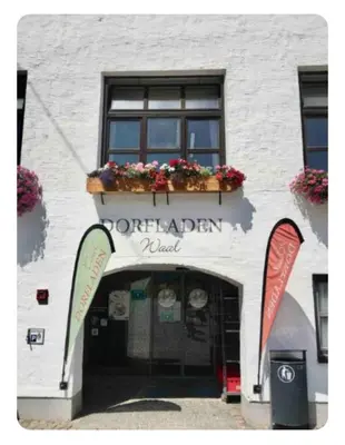 Eine Fassade oder ein Eingang zu Schöne helle 45 qm, 2-Zi Whg voll ausgestattet in Waal - Ostallgäu