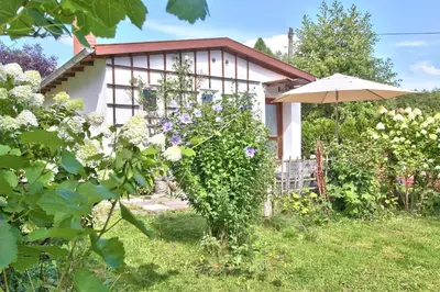 Ein Garten an der Unterkunft Ferienhaus Schreieck