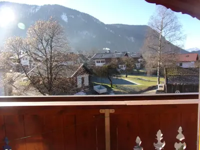 Ein allgemeiner Bergblick oder ein Berglick von der Ferienwohnung aus