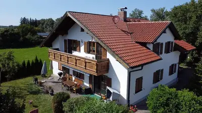 Das Gebäude in dem sich die Ferienwohnung befindet