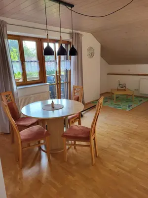 Ein Sitzbereich in der Unterkunft Ferienwohnung Czanderl