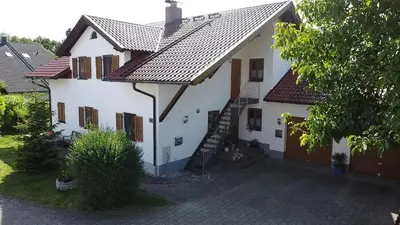 Das Gebäude in dem sich die Ferienwohnung befindet