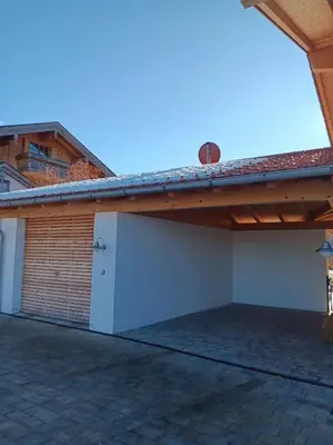 Das Gebäude in dem sich das Ferienhaus befindet