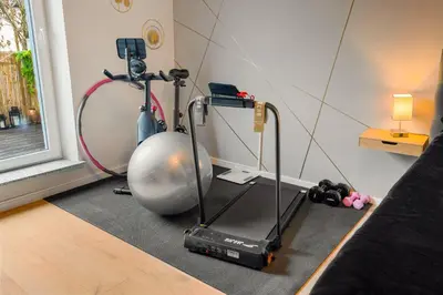 Das Fitnesscenter und/oder die Fitnesseinrichtungen in der Unterkunft Wohlfühl- und Workout Appartement mit Balkon