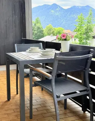 Ein allgemeiner Bergblick oder ein Berglick von der Ferienwohnung aus