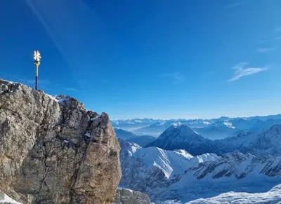 Ein allgemeiner Bergblick oder ein Berglick von der Ferienwohnung aus