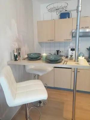 Küche/Küchenzeile in der Unterkunft Modern Living Göggingen, 4 Min zur Messe, Tram 50m