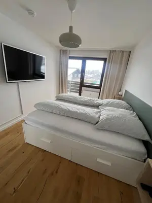 Ein Bett oder Betten in einem Zimmer der Unterkunft Gemütliche Ferienwohnung Zugspitzblick in Oberau