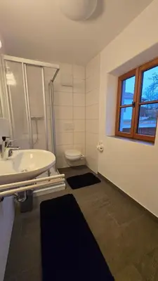 Ein Badezimmer in der Unterkunft Wirt zSeifriedswörth